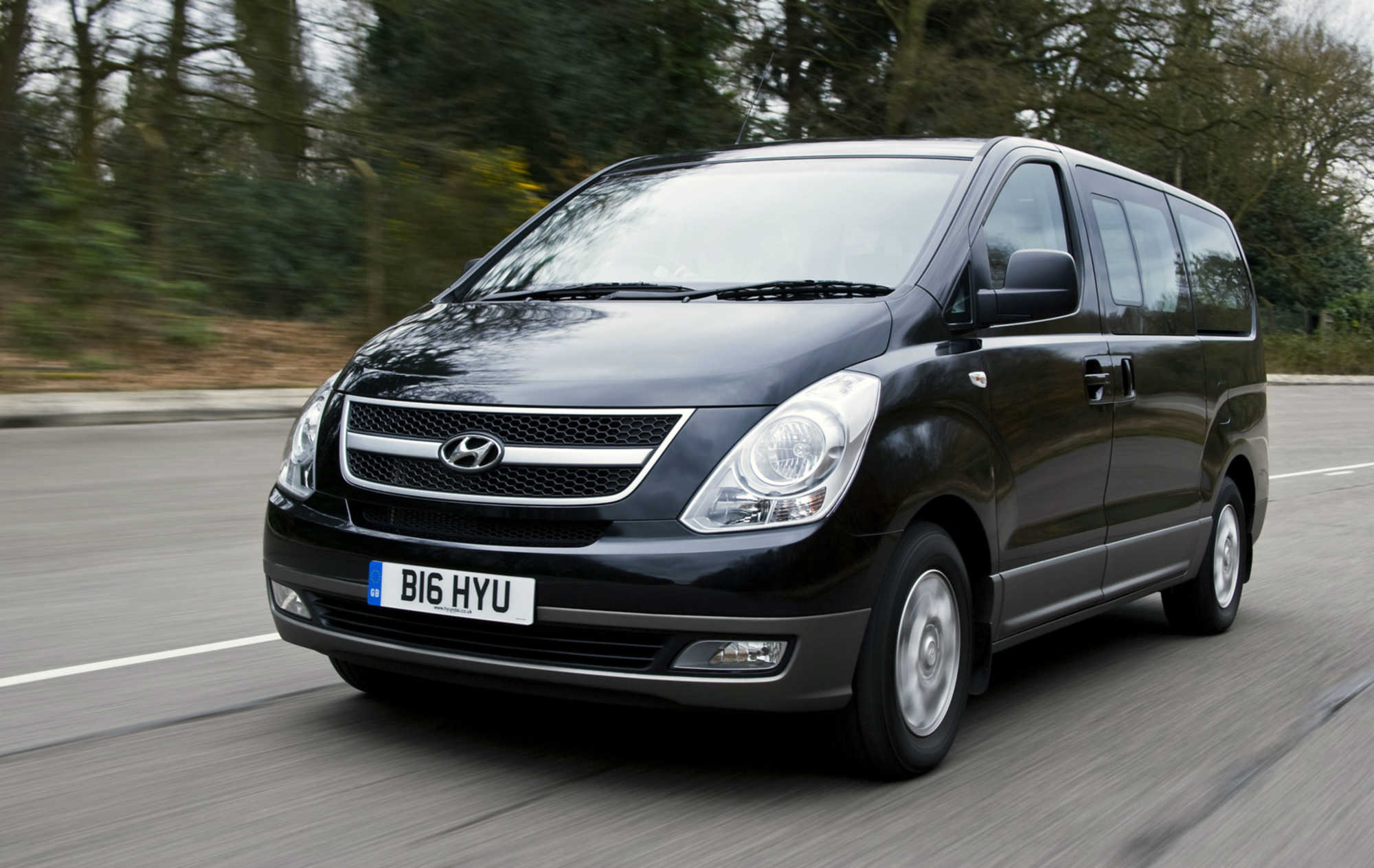 Hyundai i800 MPV review 