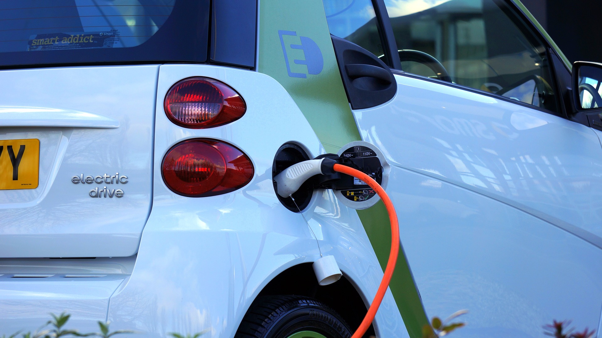 Buying an electric car: 5 reasons why this is a must 