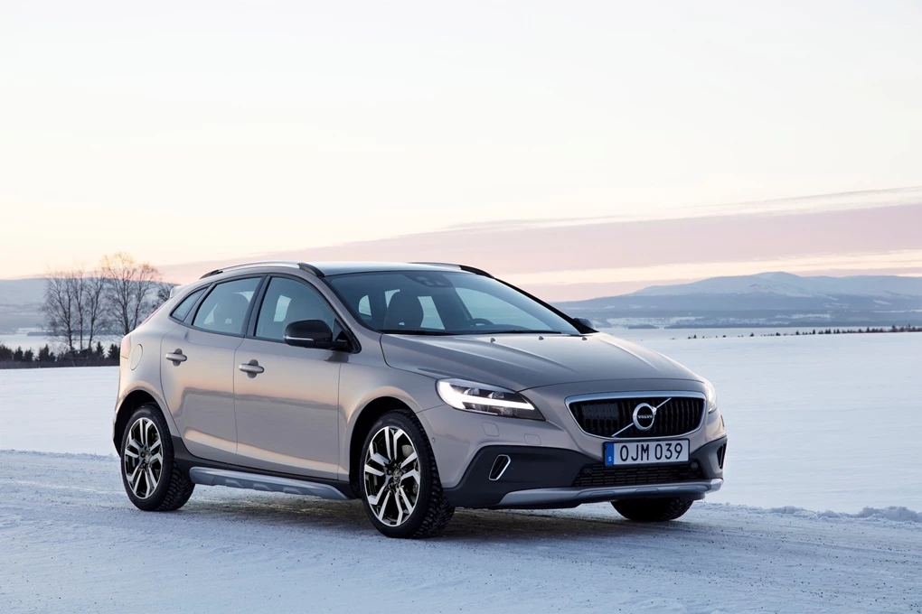 Volvo V40 Cross Country rugged hatchback