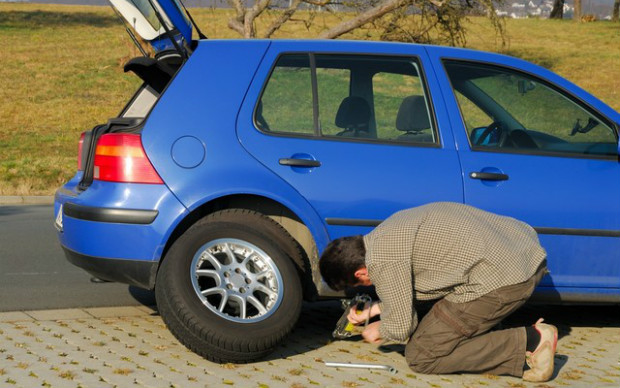 Six things NOT TO DO when changing a tyre 