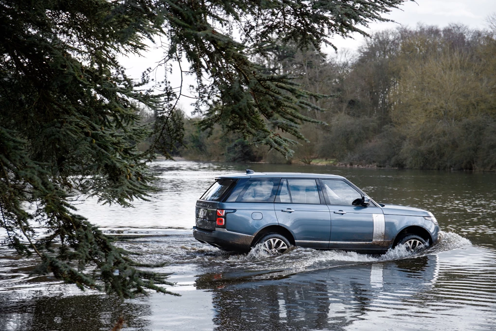 2018 Range Rover PHEV plug-in hybrid SUV